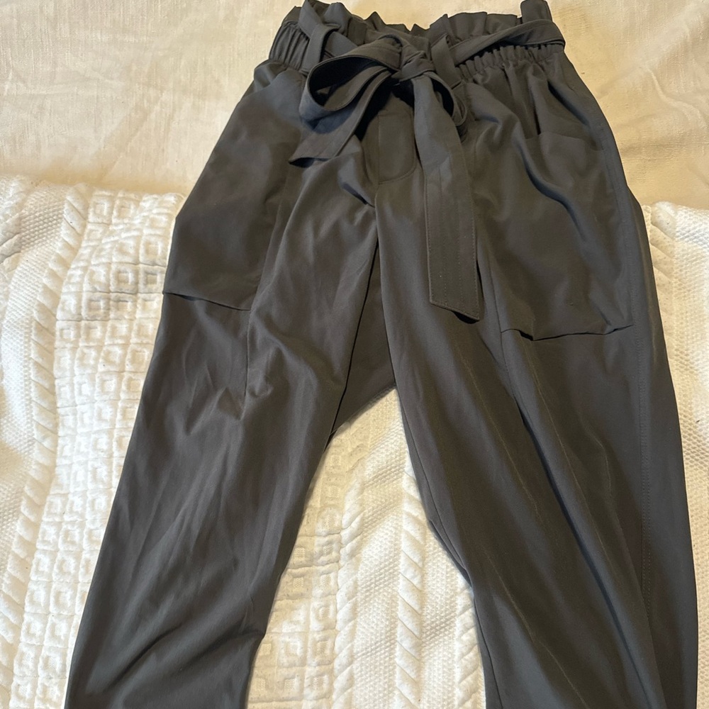 Athleta jogger in dark gray